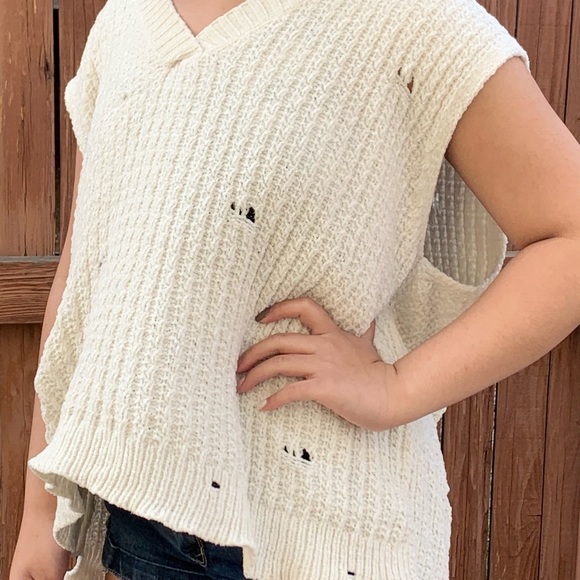 Distressed Pol Sweater Vest - Picture 3 of 3